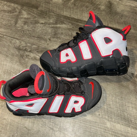 Nike - Picture 2 of 3